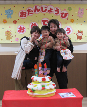歴史ある聖美幼稚園との綿密な連携・就学前教育の充実を図ります。